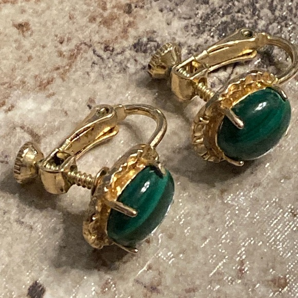 Vintage Malachite Cabochon Screw Back Earrings Gold Tone 1" - Picture 2 of 6